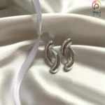 گوشواره میخی دفرمه مدل موجی پیچ‌خورده
